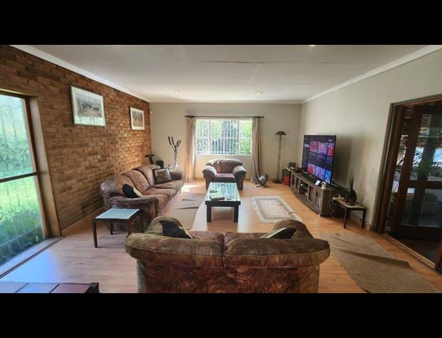 3 BEDROOM HOUSE FOR SALE IN BRACKENDOWNS